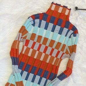 Retro style block patterned muted color turtleneck top